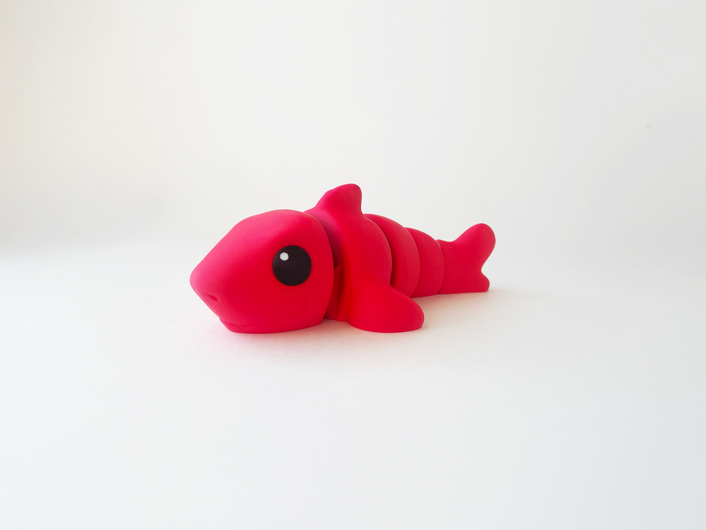 ZOU's Red Shark Fidget Toy - Medium High-Quality 3D-Printed Articulated Buddy with Tiki-Taka Noise for Indoor and Outdoor Play Stress Relief
