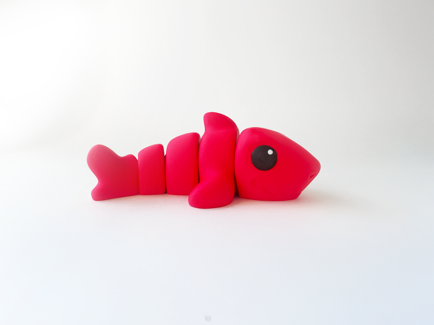 ZOU's Red Shark Fidget Toy - Medium High-Quality 3D-Printed Articulated Buddy with Tiki-Taka Noise for Indoor and Outdoor Play Stress Relief