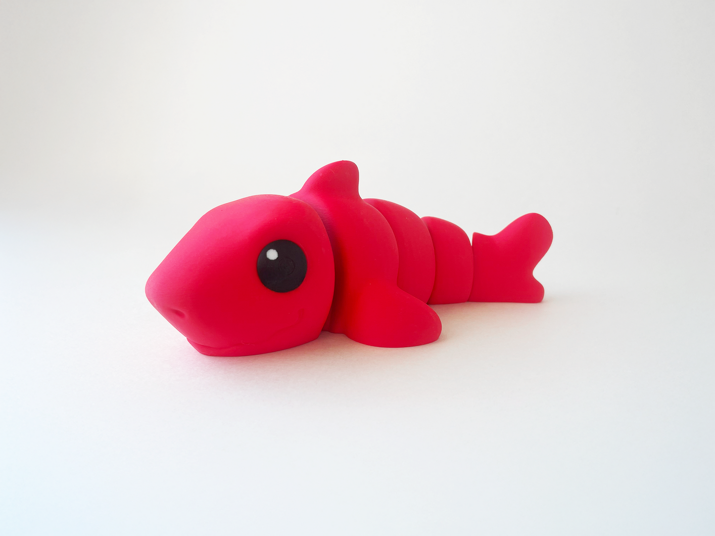 ZOU's Red Shark Fidget Toy - Medium High-Quality 3D-Printed Articulated Buddy with Tiki-Taka Noise for Indoor and Outdoor Play Stress Relief