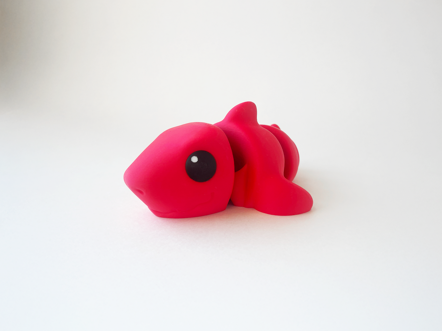 ZOU's Red Shark Fidget Toy - Medium High-Quality 3D-Printed Articulated Buddy with Tiki-Taka Noise for Indoor and Outdoor Play Stress Relief