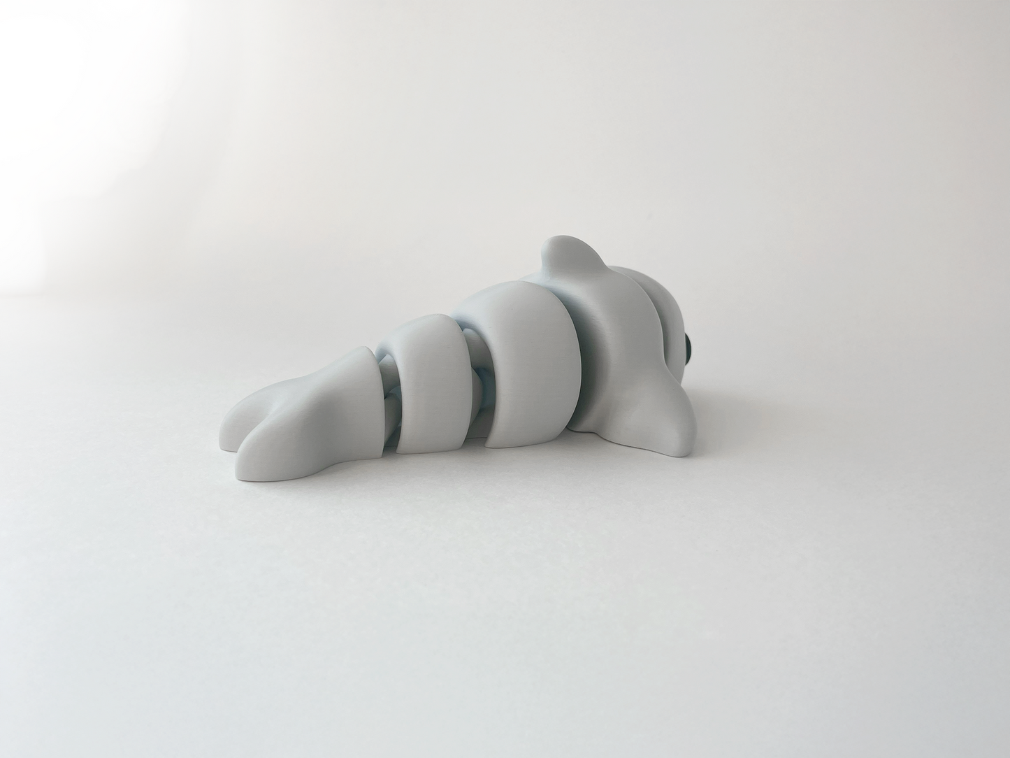ZOU's Light Grey Dolphin Fidget Toy - Medium High-Quality 3D-Printed Articulated Buddy with Tiki-Taka Noise for Indoor and Outdoor Play Stress Relief