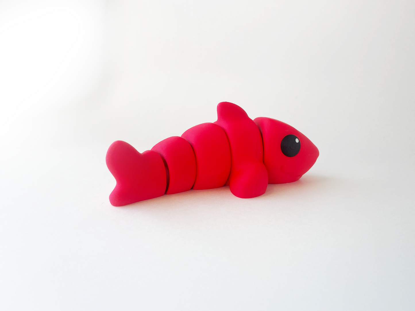 ZOU's Red Shark Fidget Toy - Medium High-Quality 3D-Printed Articulated Buddy with Tiki-Taka Noise for Indoor and Outdoor Play Stress Relief
