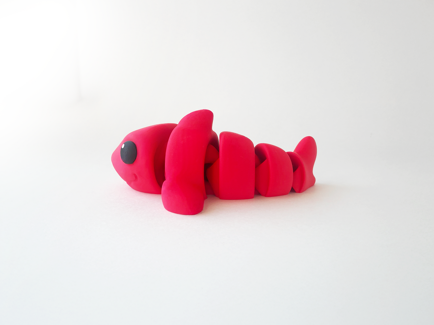ZOU's Red Shark Fidget Toy - Medium High-Quality 3D-Printed Articulated Buddy with Tiki-Taka Noise for Indoor and Outdoor Play Stress Relief