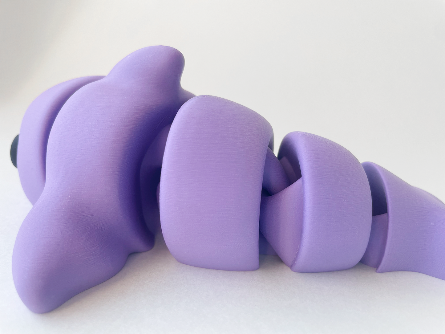 ZOU's Purple Dolphin Fidget Toy - Medium High-Quality 3D-Printed Articulated Buddy with Tiki-Taka Noise for Indoor and Outdoor Play & Stress Relief