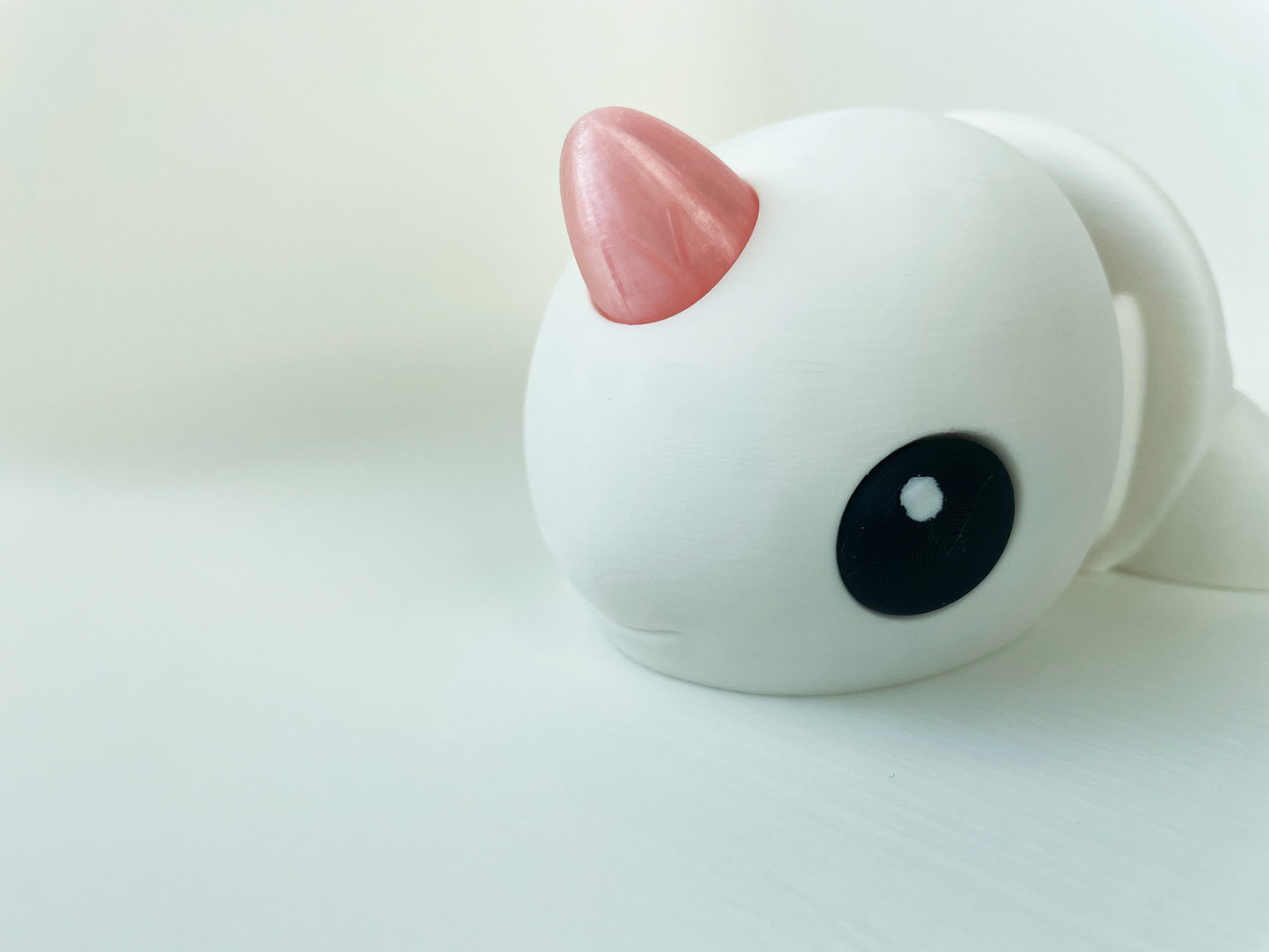 Zou's White Narwhal Fidget Toy- - High-Quality 3D Printed Articulated Whale for Tabletop Tactile Play & Stress Relief