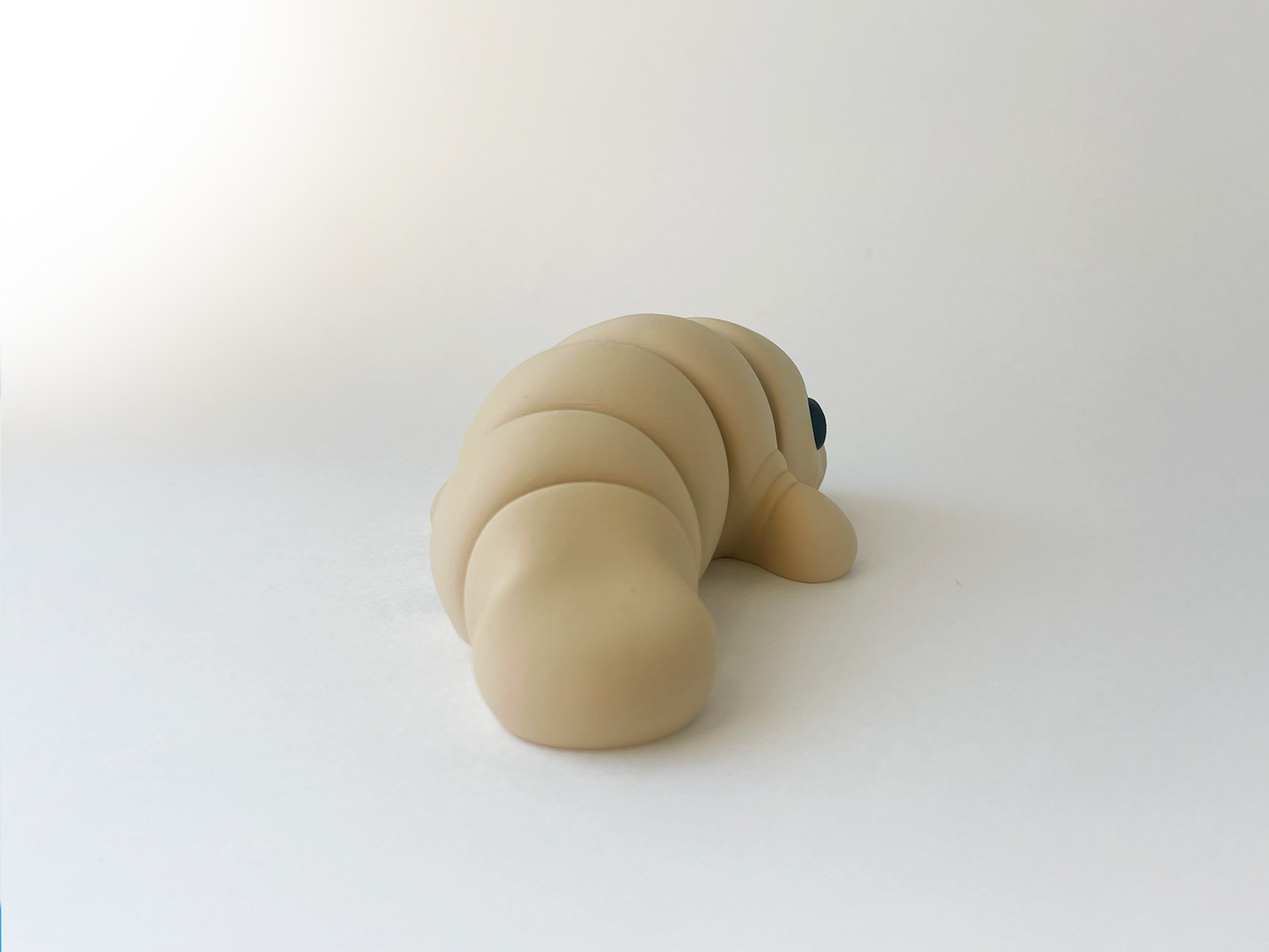 ZOU's Solid Beige Manatee Fidget Toy - Medium High-Quality 3D-Printed Articulated Buddy with Tiki-Taka Noise for Indoor and Outdoor Play Stress Relief