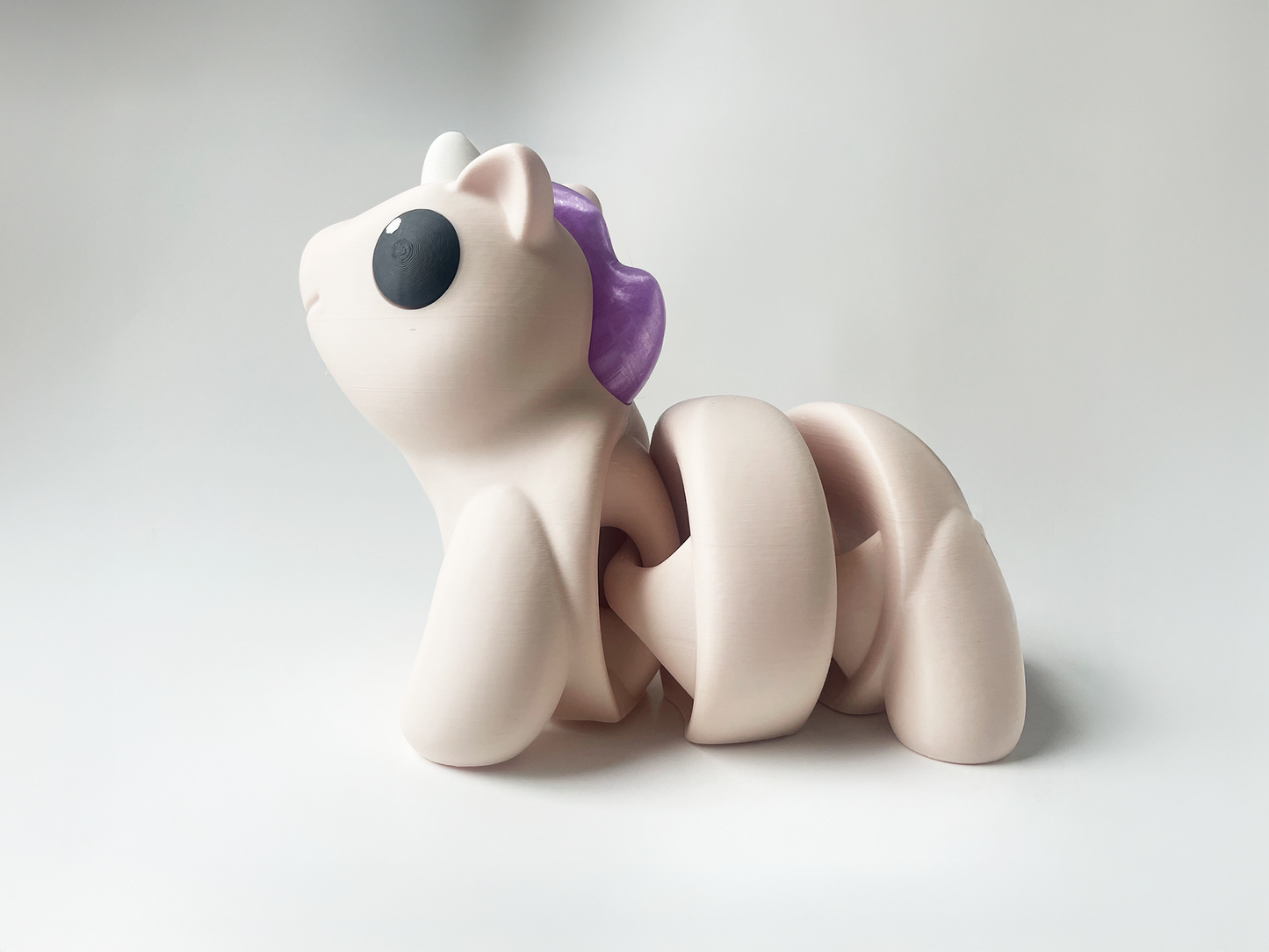 ZOU's BIG Beige Unicorn Fidget Toy - High-Quality 3D-Printed Articulated Unicorn with Tiki-Taka Noise for Indoor and Outdoor Play & Stress Relief