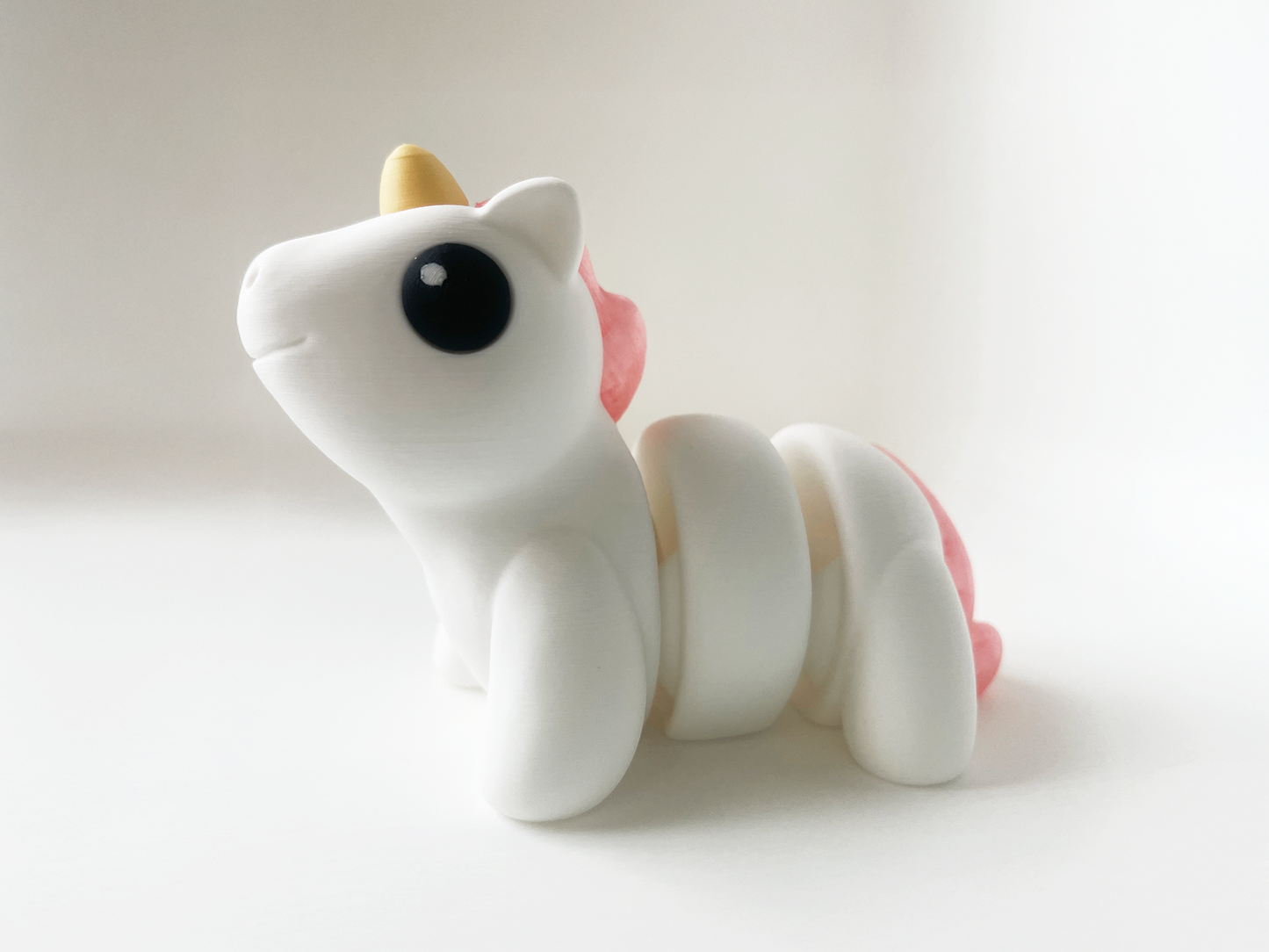 ZOU's Baby White Unicorn Fidget Toy - High-Quality 3D-Printed Articulated Unicorn with Tiki-Taka Noise for Indoor and Outdoor Play & Stress Relief