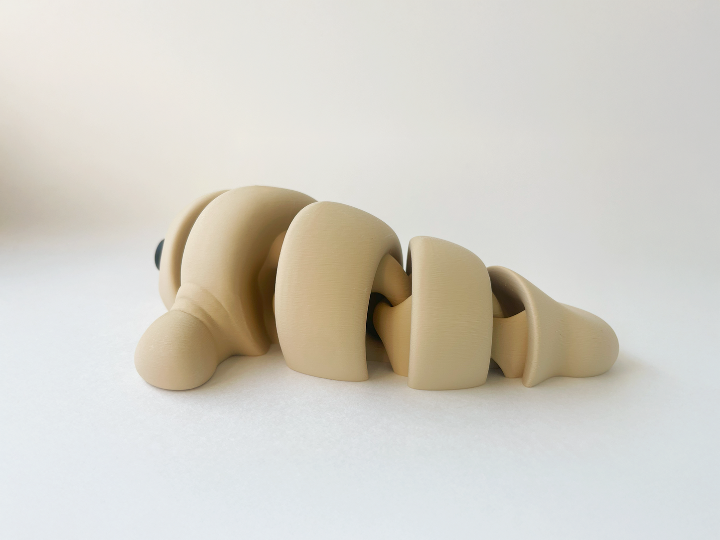 ZOU's Solid Beige Manatee Fidget Toy - Medium High-Quality 3D-Printed Articulated Buddy with Tiki-Taka Noise for Indoor and Outdoor Play Stress Relief