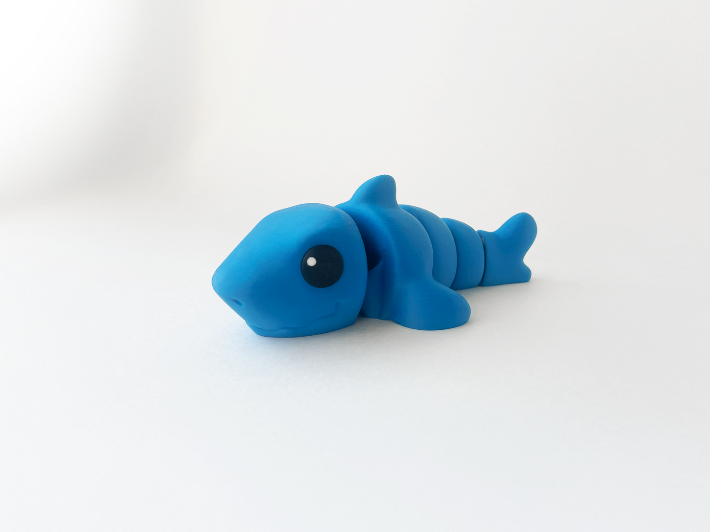 ZOU's Blue Shark Fidget Toy - Medium High-Quality 3D-Printed Articulated Buddy with Tiki-Taka Noise for Indoor and Outdoor Play Stress Relief