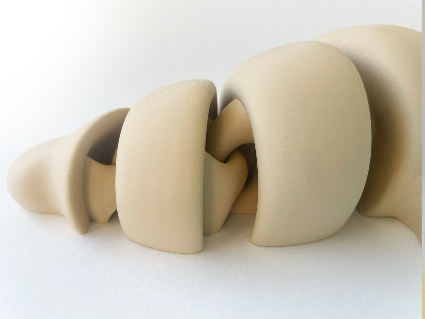 ZOU's Solid Beige Manatee Fidget Toy - Medium High-Quality 3D-Printed Articulated Buddy with Tiki-Taka Noise for Indoor and Outdoor Play Stress Relief