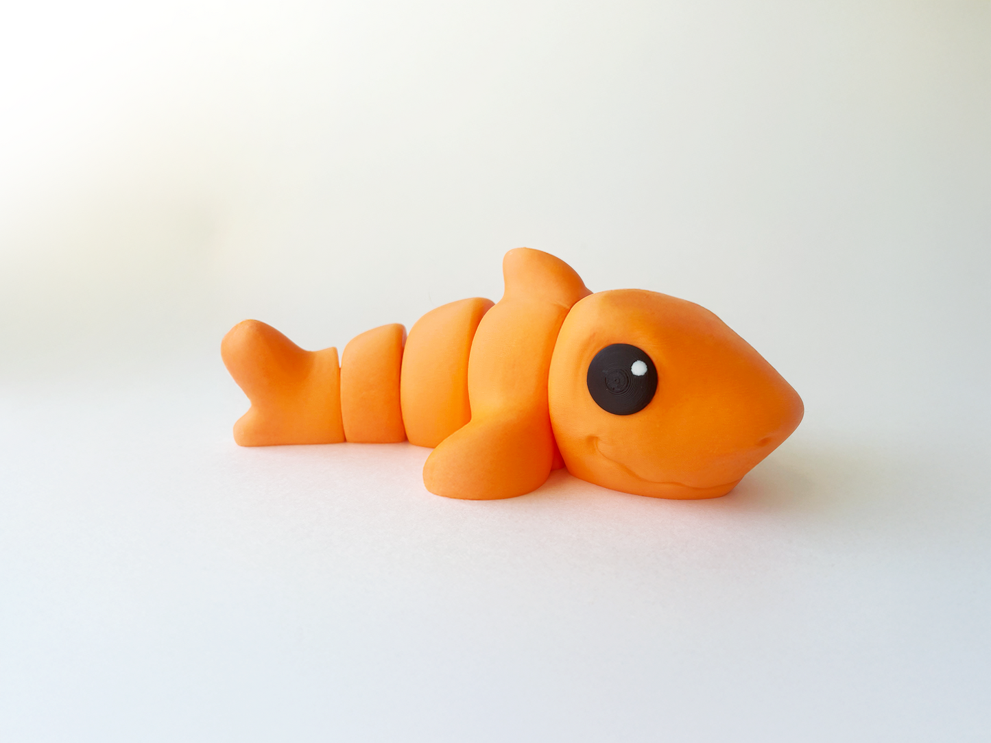 ZOU's Orange Shark Fidget Toy - Medium High-Quality 3D-Printed Articulated Buddy with Tiki-Taka Noise for Indoor and Outdoor Play Stress Relief
