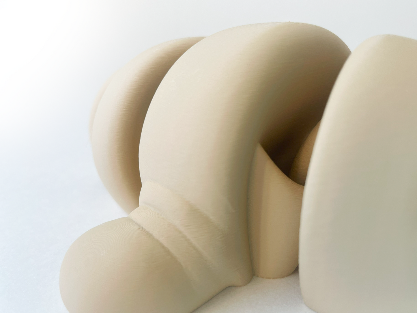 ZOU's Solid Beige Manatee Fidget Toy - Medium High-Quality 3D-Printed Articulated Buddy with Tiki-Taka Noise for Indoor and Outdoor Play Stress Relief