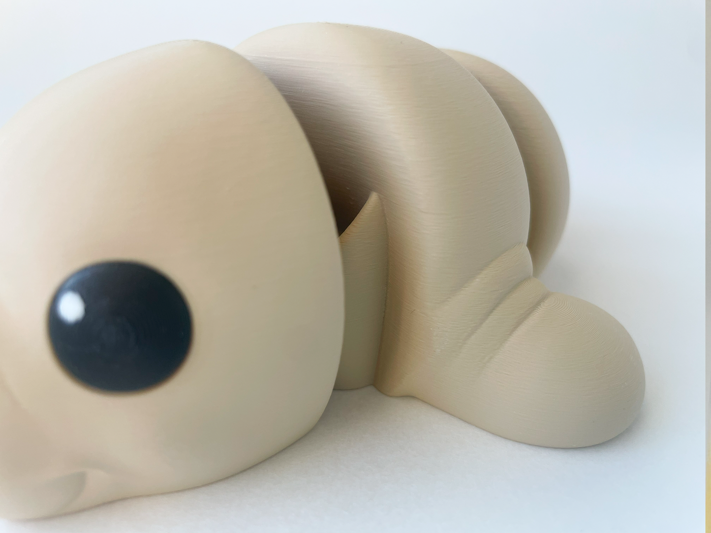 ZOU's Solid Beige Manatee Fidget Toy - Medium High-Quality 3D-Printed Articulated Buddy with Tiki-Taka Noise for Indoor and Outdoor Play Stress Relief