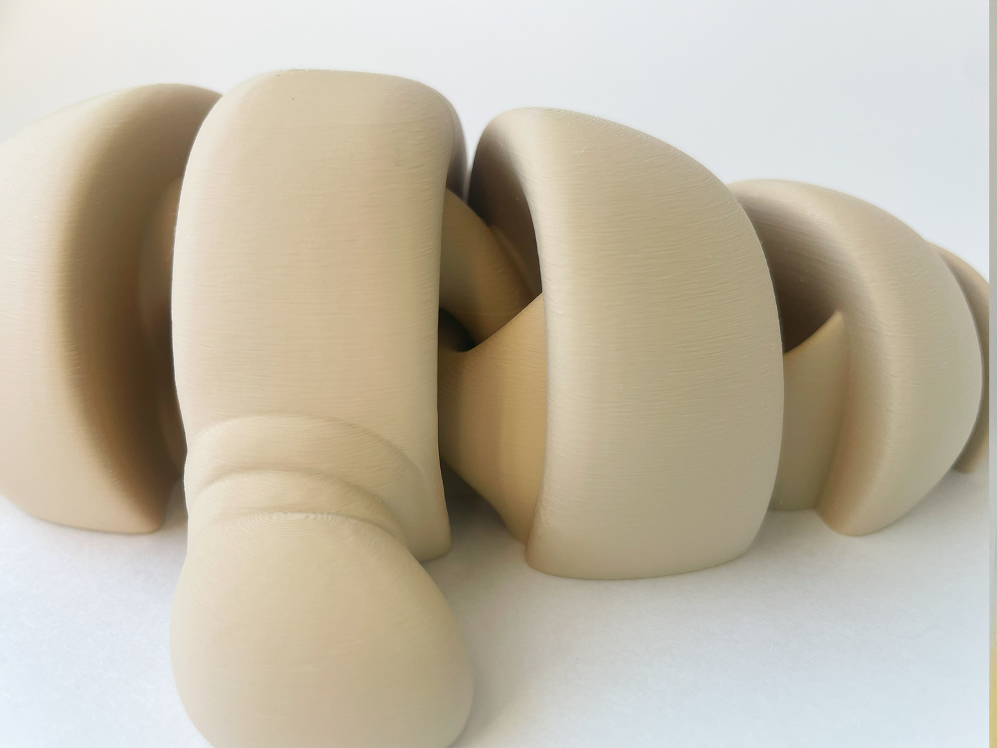 ZOU's Solid Beige Manatee Fidget Toy - Medium High-Quality 3D-Printed Articulated Buddy with Tiki-Taka Noise for Indoor and Outdoor Play Stress Relief