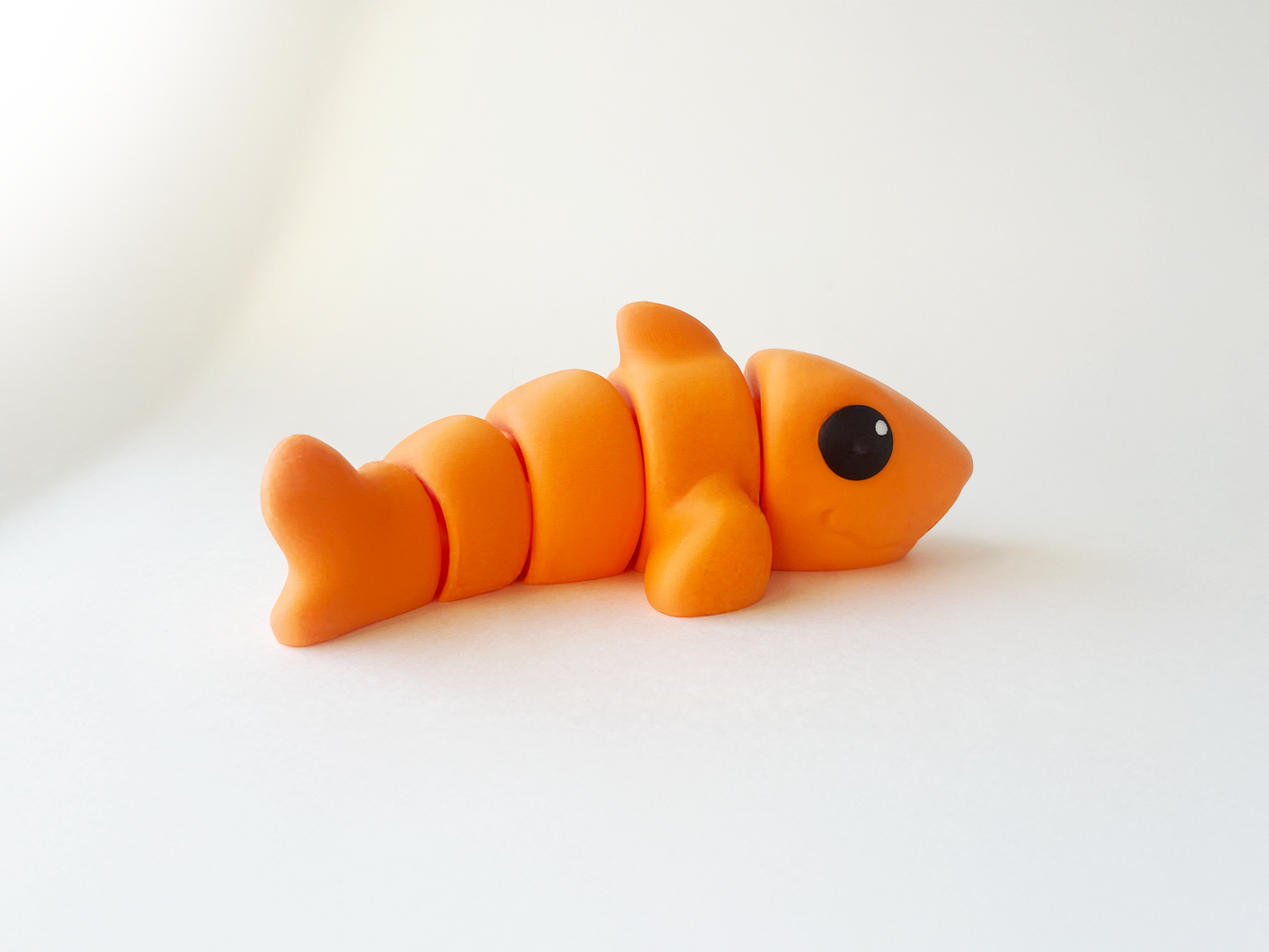 ZOU's Orange Shark Fidget Toy - Medium High-Quality 3D-Printed Articulated Buddy with Tiki-Taka Noise for Indoor and Outdoor Play Stress Relief