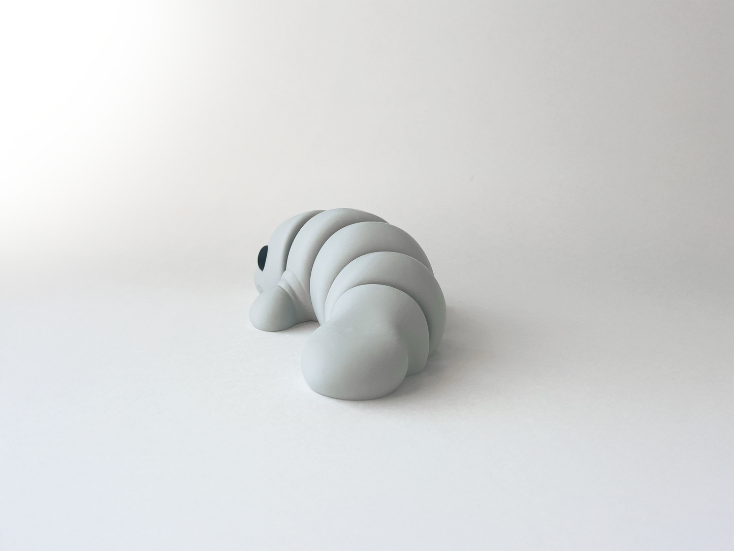 ZOU's Light Grey Manatee Fidget Toy - Medium High-Quality 3D-Printed Articulated Buddy with Tiki-Taka Noise for Indoor and Outdoor Play Stress Relief