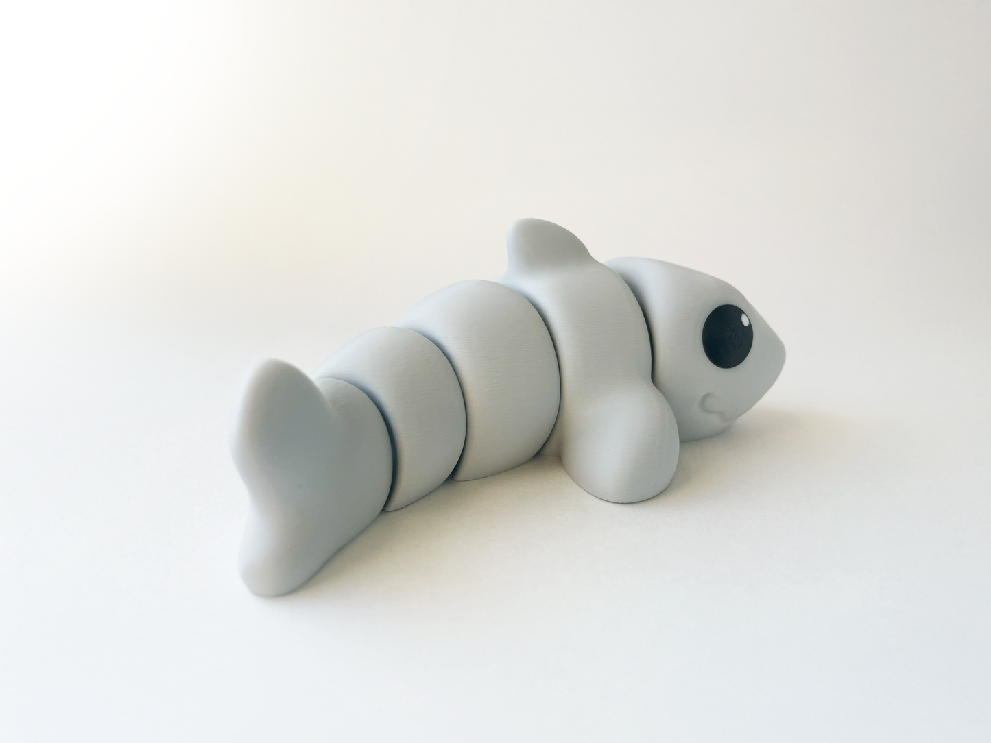 ZOU's Light Grey Shark Fidget Toy - Medium High-Quality 3D-Printed Articulated Buddy with Tiki-Taka Noise for Indoor and Outdoor Play Stress Relief
