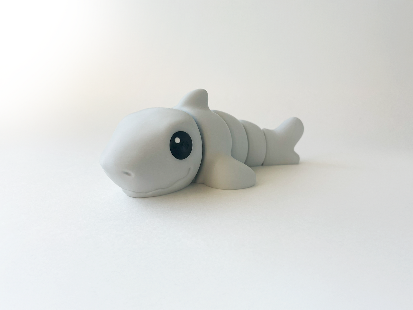 ZOU's Light Grey Shark Fidget Toy - Medium High-Quality 3D-Printed Articulated Buddy with Tiki-Taka Noise for Indoor and Outdoor Play Stress Relief