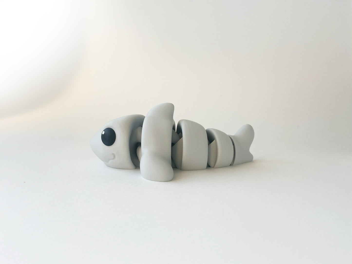 ZOU's Light Grey Shark Fidget Toy - Medium High-Quality 3D-Printed Articulated Buddy with Tiki-Taka Noise for Indoor and Outdoor Play Stress Relief