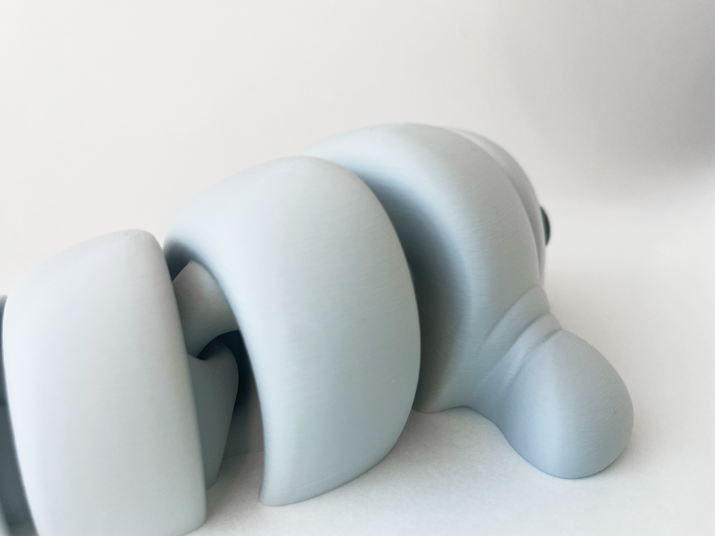 ZOU's Light Grey Manatee Fidget Toy - Medium High-Quality 3D-Printed Articulated Buddy with Tiki-Taka Noise for Indoor and Outdoor Play Stress Relief