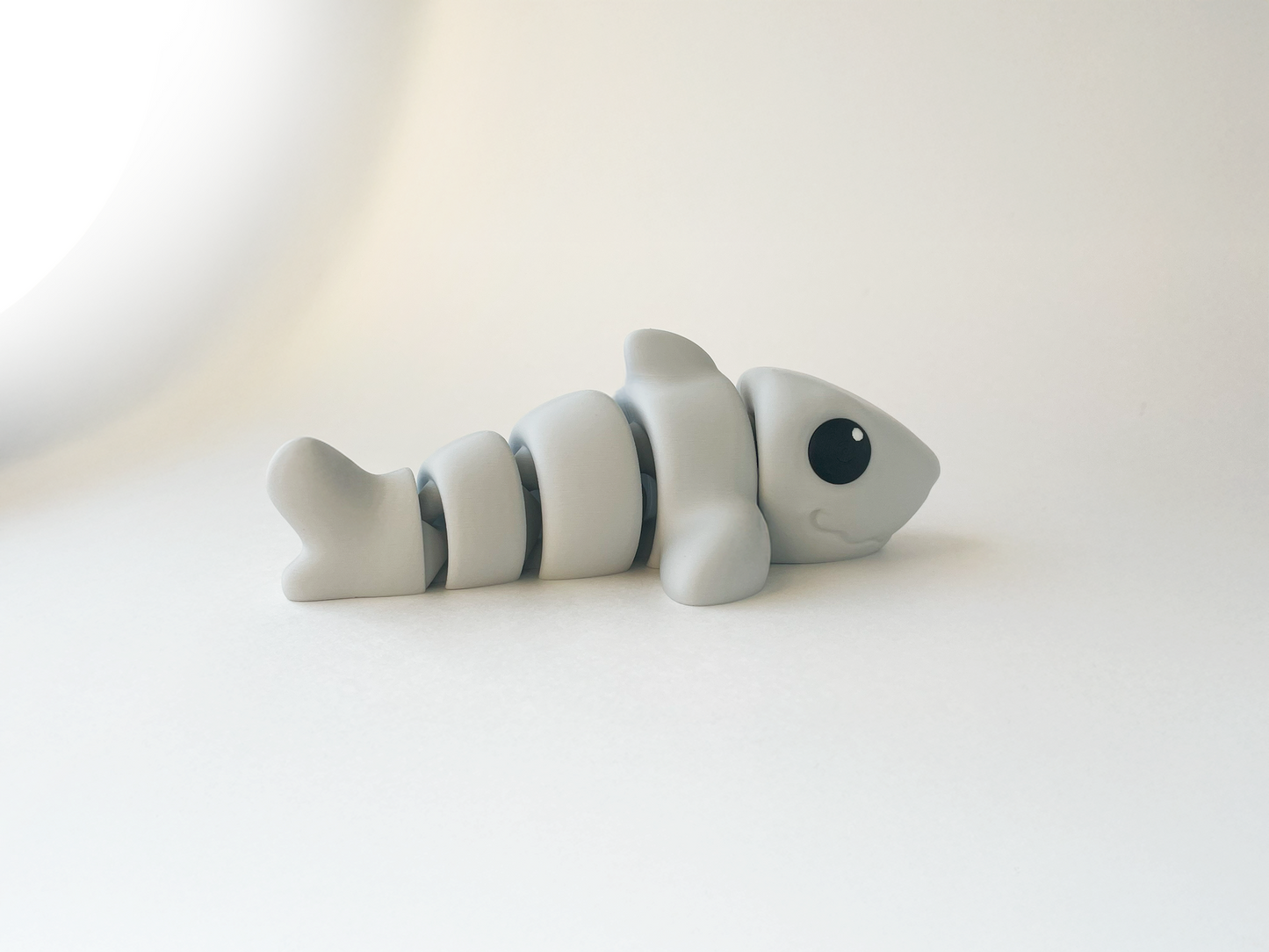 ZOU's Light Grey Shark Fidget Toy - Medium High-Quality 3D-Printed Articulated Buddy with Tiki-Taka Noise for Indoor and Outdoor Play Stress Relief