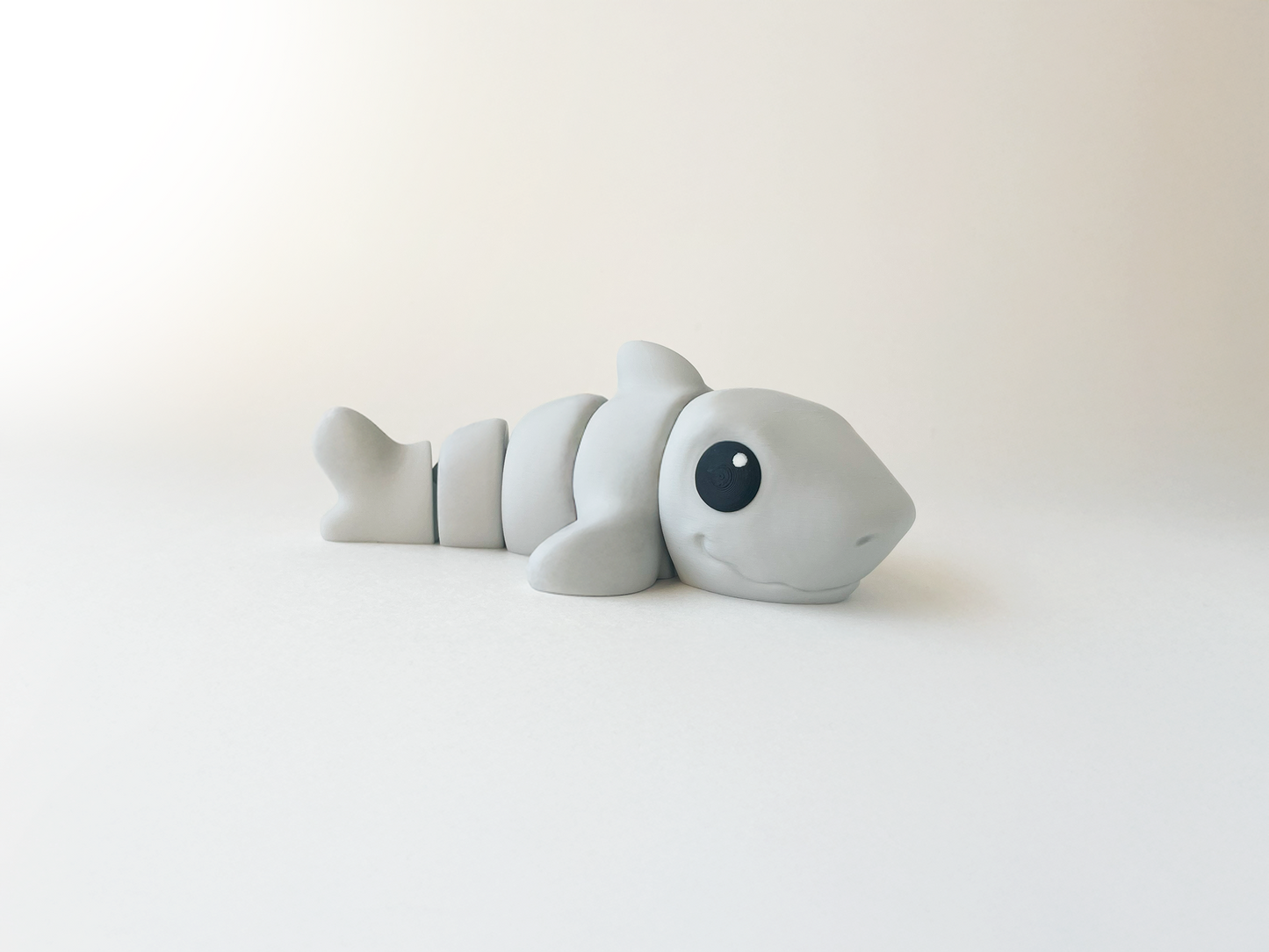 ZOU's Light Grey Shark Fidget Toy - Medium High-Quality 3D-Printed Articulated Buddy with Tiki-Taka Noise for Indoor and Outdoor Play Stress Relief