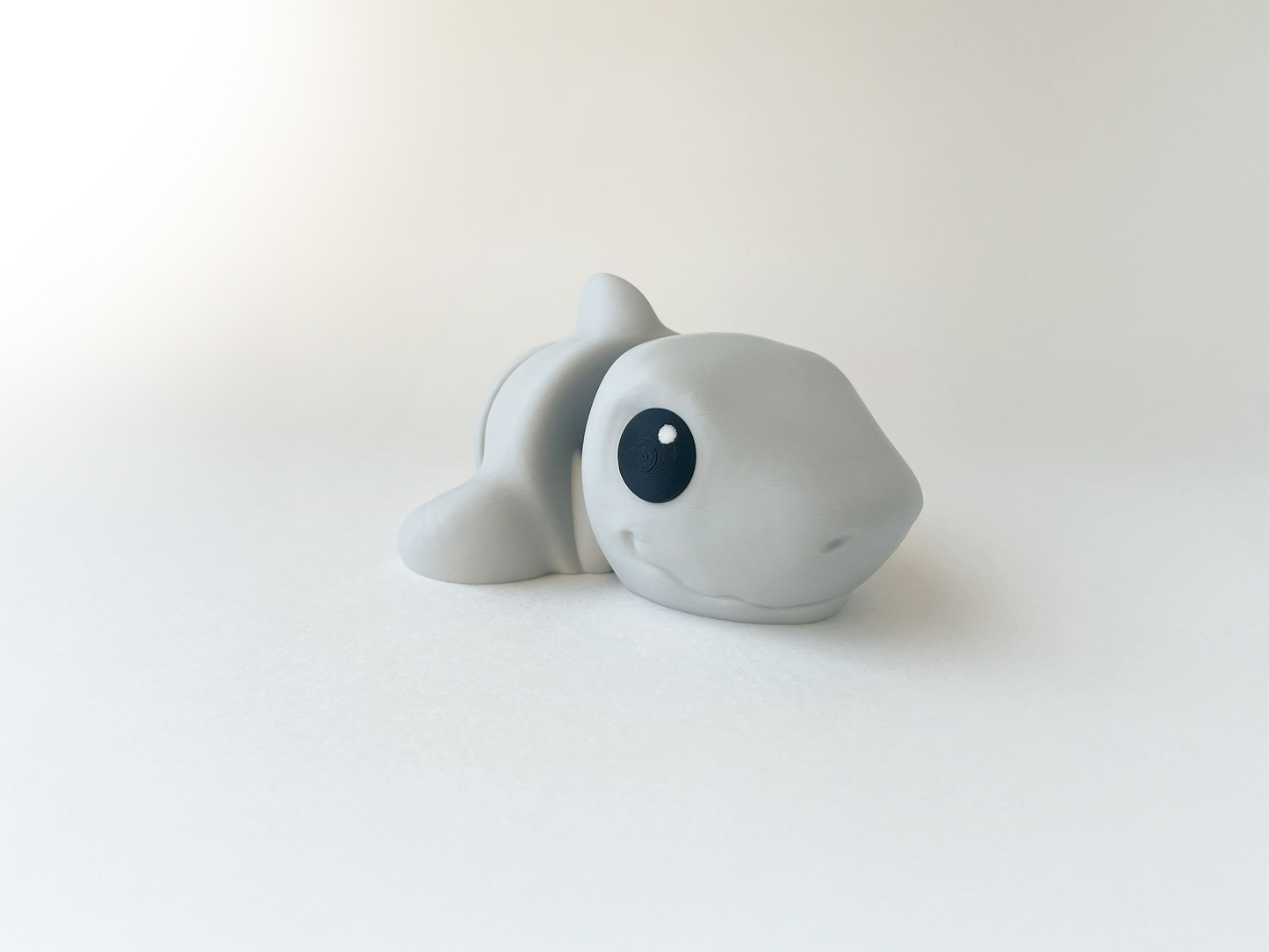 ZOU's Light Grey Shark Fidget Toy - Medium High-Quality 3D-Printed Articulated Buddy with Tiki-Taka Noise for Indoor and Outdoor Play Stress Relief