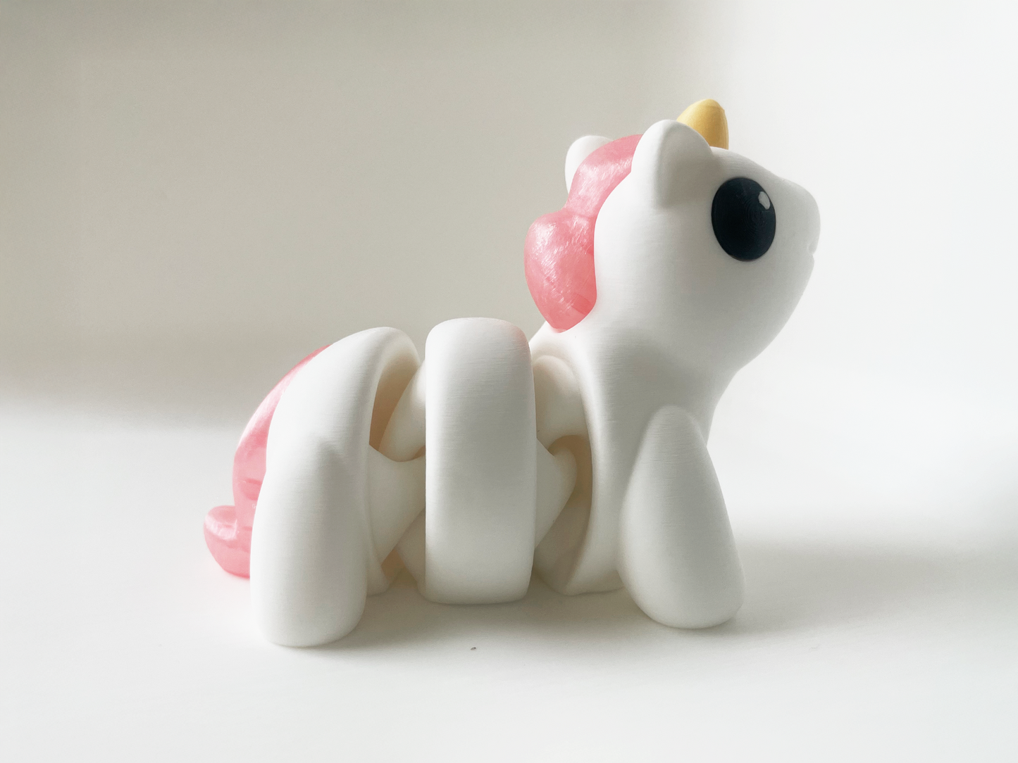 ZOU's Baby White Unicorn Fidget Toy - High-Quality 3D-Printed Articulated Unicorn with Tiki-Taka Noise for Indoor and Outdoor Play & Stress Relief