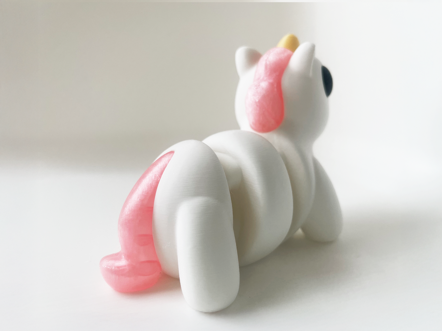 ZOU's Baby White Unicorn Fidget Toy - High-Quality 3D-Printed Articulated Unicorn with Tiki-Taka Noise for Indoor and Outdoor Play & Stress Relief