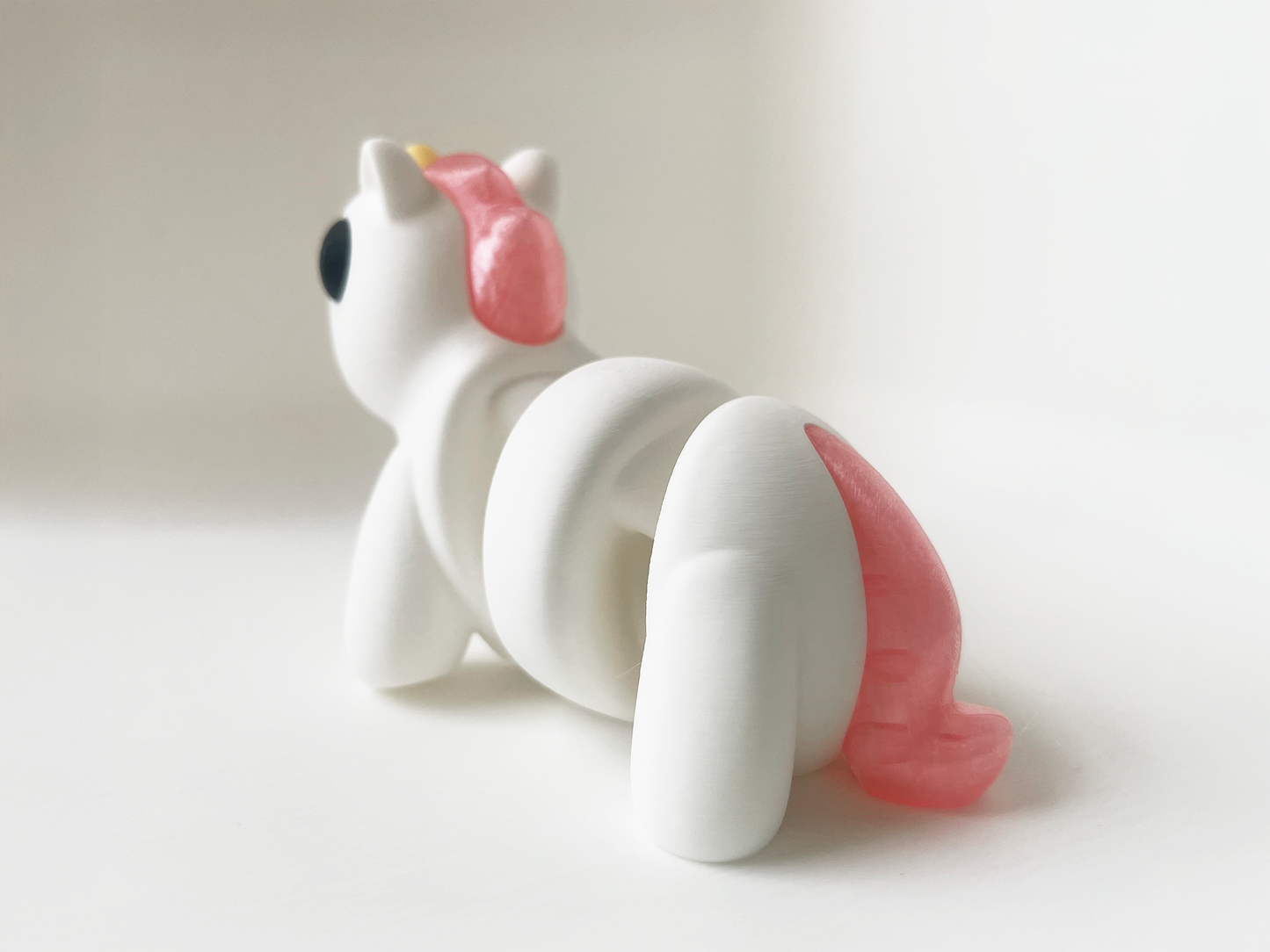 ZOU's Baby White Unicorn Fidget Toy - High-Quality 3D-Printed Articulated Unicorn with Tiki-Taka Noise for Indoor and Outdoor Play & Stress Relief