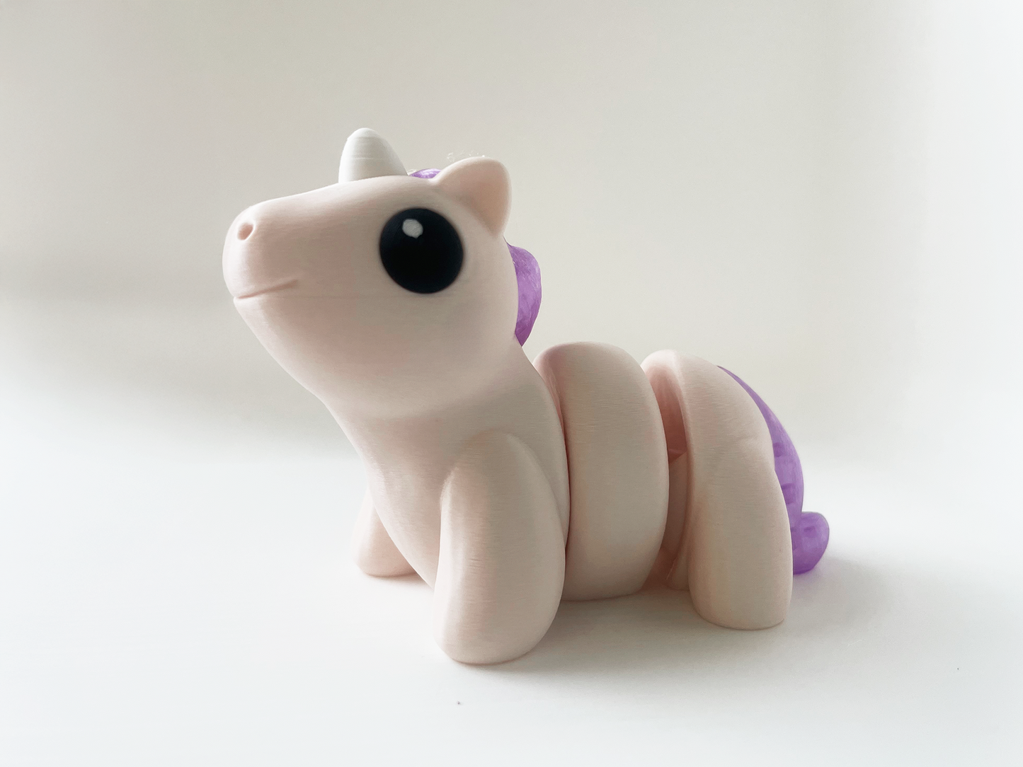 ZOU's Baby Beige Unicorn Fidget Toy - High-Quality 3D-Printed Articulated Unicorn with Tiki-Taka Noise for Indoor and Outdoor Play & Stress Relief