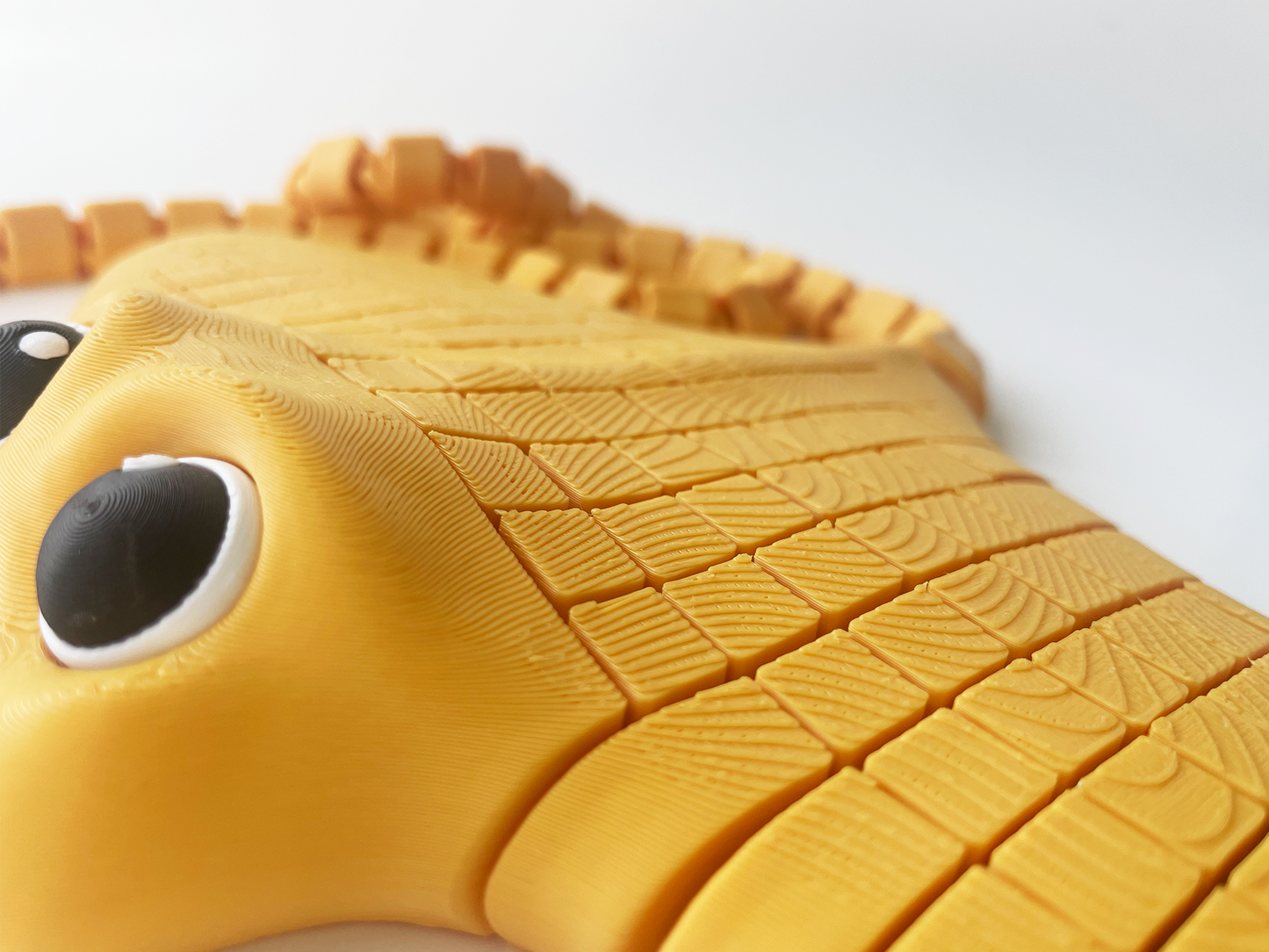 Tom's Big Yellow Manta Ray Fidget Toy - High-Quality 3D-Printed Articulated Manta Ray with Tiki-Taka Noise for Indoor and Outdoor Play Stress Relief