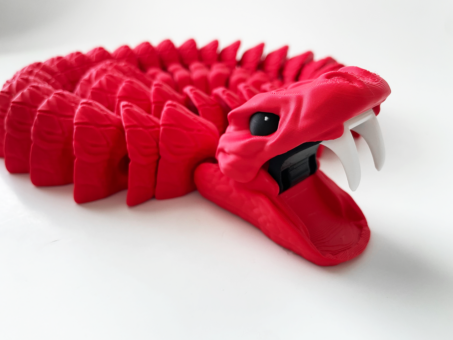 Tom's Big Red Rattle Snake Massive Fidget Toy - High-Quality 3D-Printed Articulated Snake with Tiki-Taka Noise for Indoor and Outdoor Play