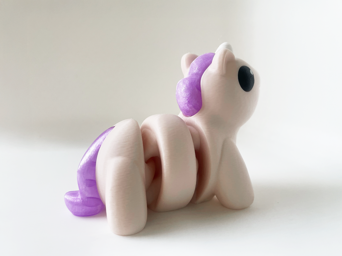 ZOU's Baby Beige Unicorn Fidget Toy - High-Quality 3D-Printed Articulated Unicorn with Tiki-Taka Noise for Indoor and Outdoor Play & Stress Relief