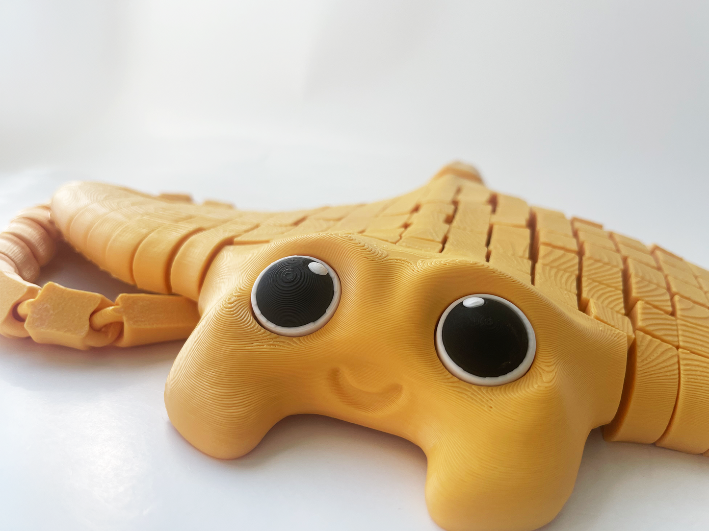 Tom's Big Yellow Manta Ray Fidget Toy - High-Quality 3D-Printed Articulated Manta Ray with Tiki-Taka Noise for Indoor and Outdoor Play Stress Relief