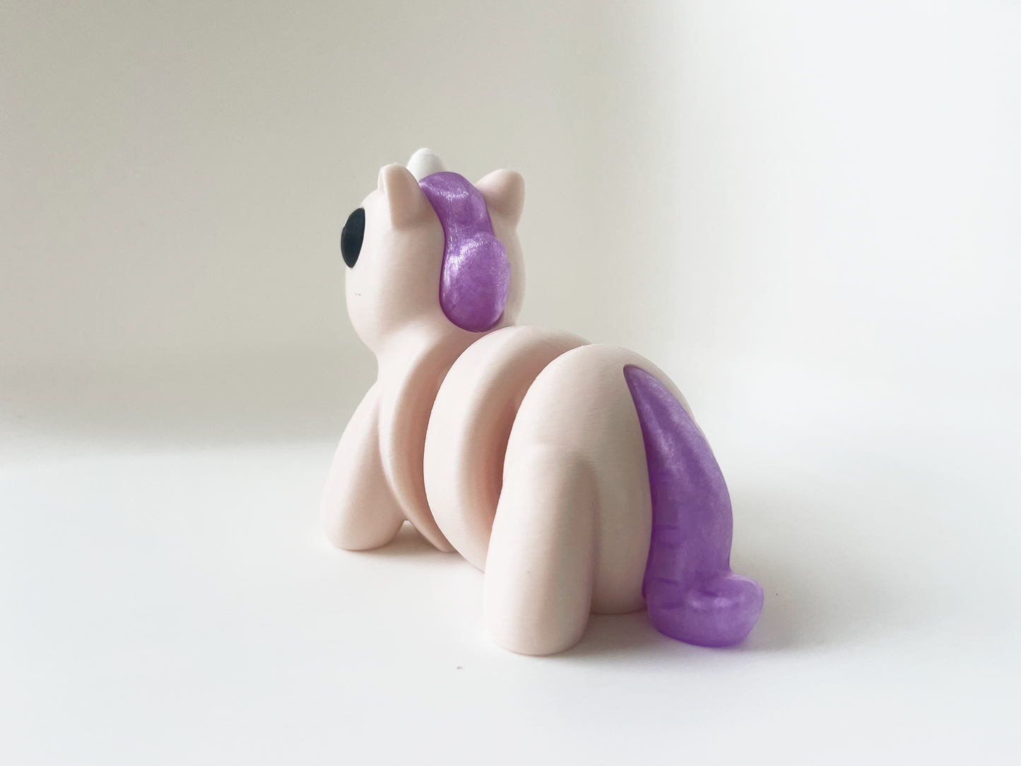 ZOU's Baby Beige Unicorn Fidget Toy - High-Quality 3D-Printed Articulated Unicorn with Tiki-Taka Noise for Indoor and Outdoor Play & Stress Relief