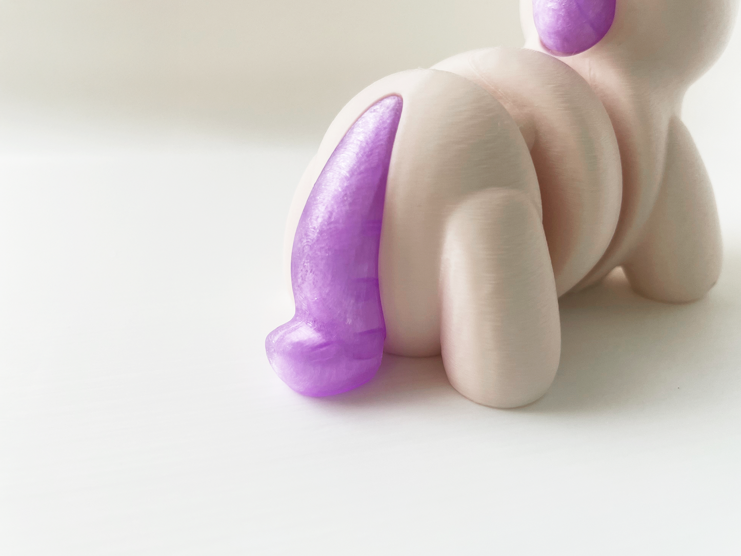 ZOU's Baby Beige Unicorn Fidget Toy - High-Quality 3D-Printed Articulated Unicorn with Tiki-Taka Noise for Indoor and Outdoor Play & Stress Relief