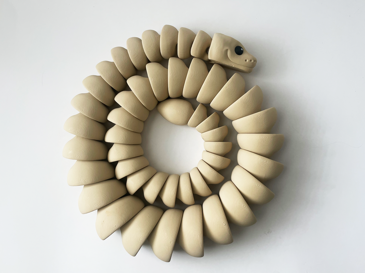 ZOU's Large Solid Beige Boa Snake Toy - High-Quality 3D-Printed Articulated Buddy with Tiki-Taka Noise for Indoor and Outdoor Play