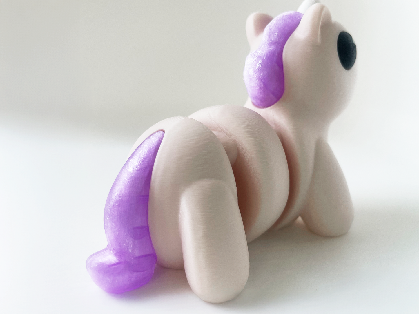 ZOU's Baby Beige Unicorn Fidget Toy - High-Quality 3D-Printed Articulated Unicorn with Tiki-Taka Noise for Indoor and Outdoor Play & Stress Relief