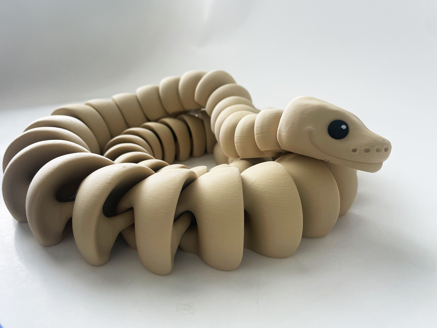 ZOU's Large Solid Beige Boa Snake Toy - High-Quality 3D-Printed Articulated Buddy with Tiki-Taka Noise for Indoor and Outdoor Play