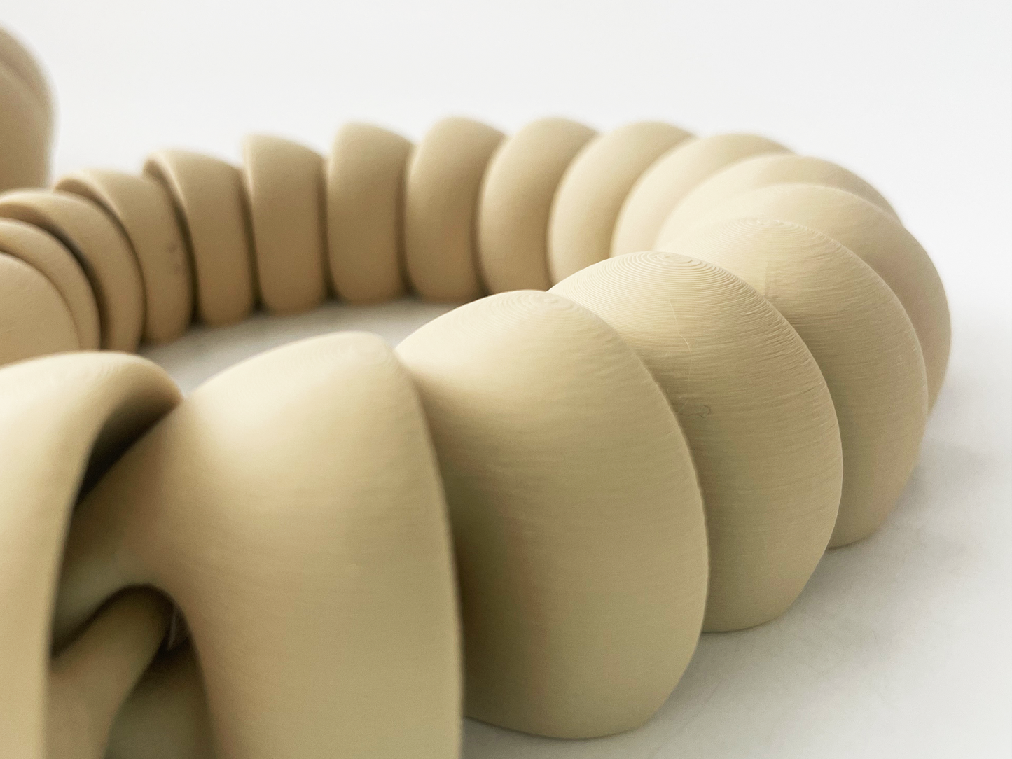 ZOU's Large Solid Beige Boa Snake Toy - High-Quality 3D-Printed Articulated Buddy with Tiki-Taka Noise for Indoor and Outdoor Play