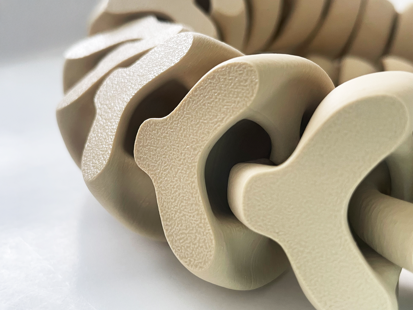 ZOU's Large Solid Beige Boa Snake Toy - High-Quality 3D-Printed Articulated Buddy with Tiki-Taka Noise for Indoor and Outdoor Play