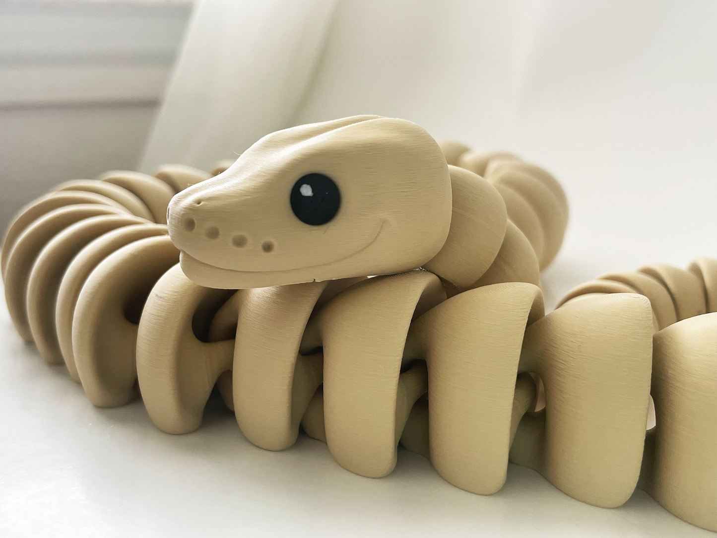 ZOU's Large Solid Beige Boa Snake Toy - High-Quality 3D-Printed Articulated Buddy with Tiki-Taka Noise for Indoor and Outdoor Play