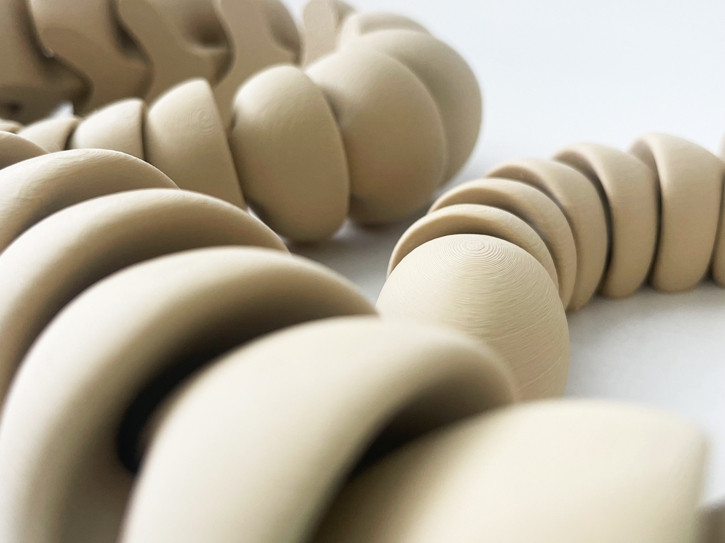 ZOU's Large Solid Beige Boa Snake Toy - High-Quality 3D-Printed Articulated Buddy with Tiki-Taka Noise for Indoor and Outdoor Play