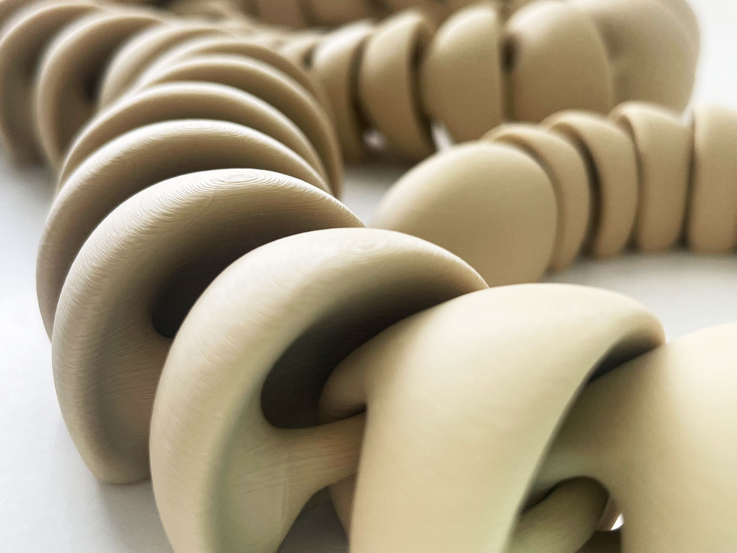 ZOU's Large Solid Beige Boa Snake Toy - High-Quality 3D-Printed Articulated Buddy with Tiki-Taka Noise for Indoor and Outdoor Play