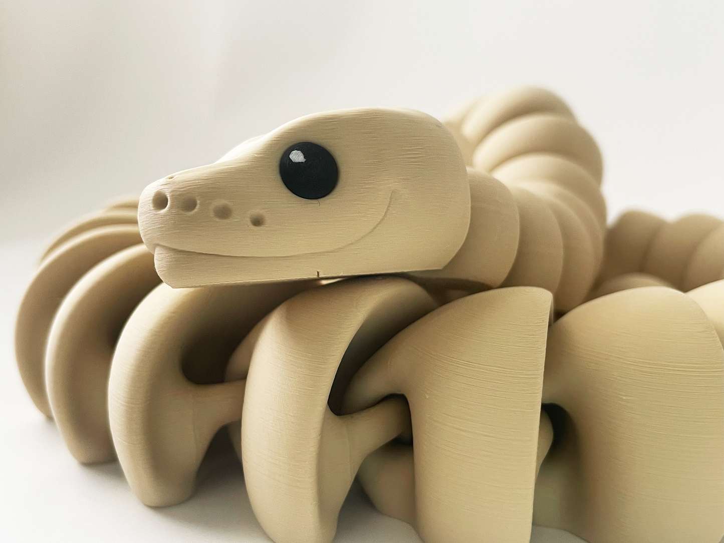 ZOU's Large Solid Beige Boa Snake Toy - High-Quality 3D-Printed Articulated Buddy with Tiki-Taka Noise for Indoor and Outdoor Play