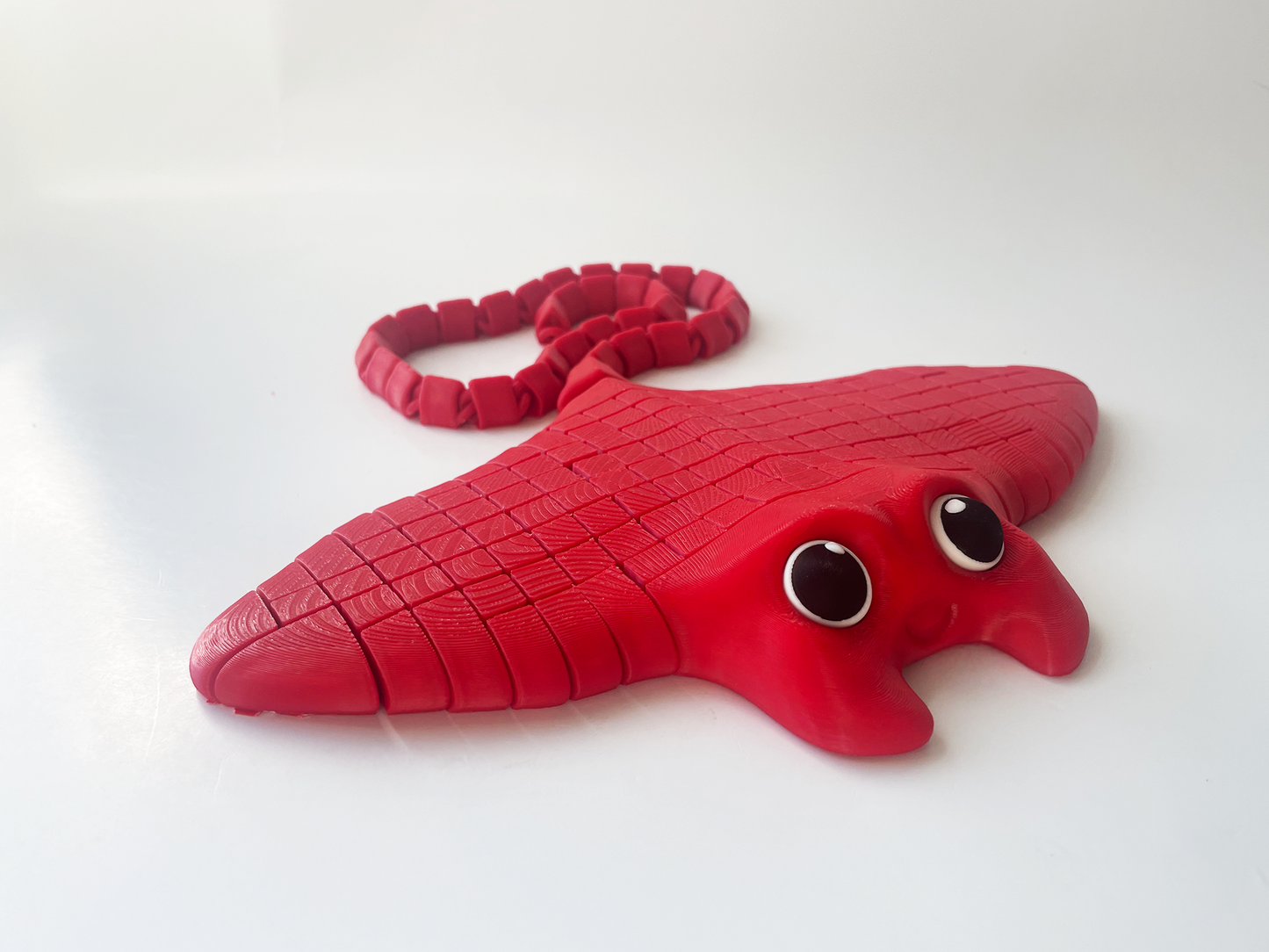 Tom's Big Red Manta Ray Fidget Toy - High-Quality 3D-Printed Articulated Manta Ray with Tiki-Taka Noise for Indoor and Outdoor Play Stress Relief