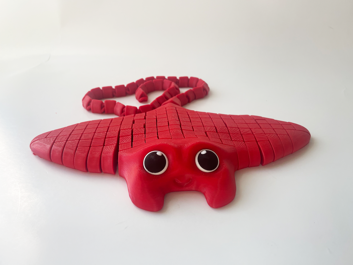 Tom's Big Red Manta Ray Fidget Toy - High-Quality 3D-Printed Articulated Manta Ray with Tiki-Taka Noise for Indoor and Outdoor Play Stress Relief