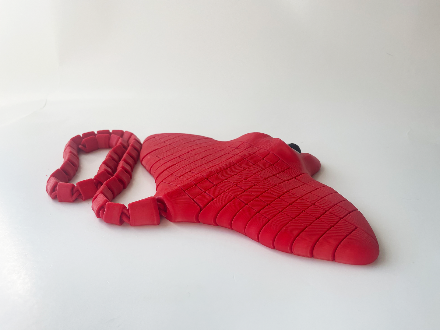 Tom's Big Red Manta Ray Fidget Toy - High-Quality 3D-Printed Articulated Manta Ray with Tiki-Taka Noise for Indoor and Outdoor Play Stress Relief